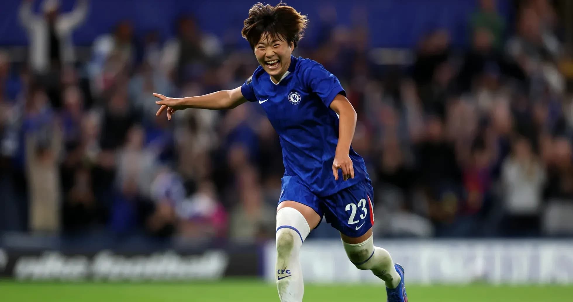 Joueuse de Chelsea célébrant un but au stade