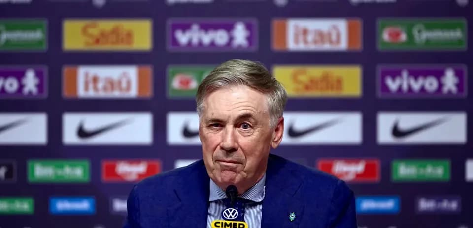 Entraîneur lors d'une conférence de presse