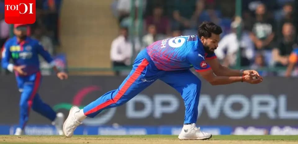 Joueur attrapant la balle lors d'un match de cricket