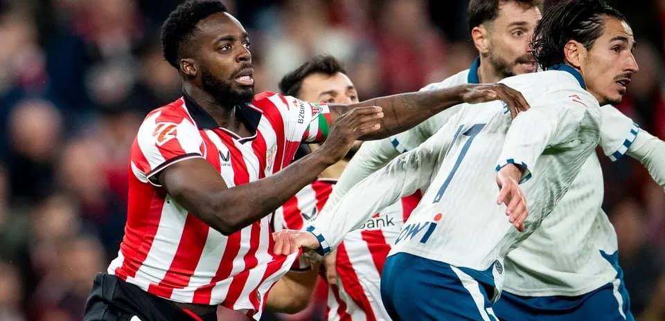 Joueurs d'Athletic Club en action pendant le match