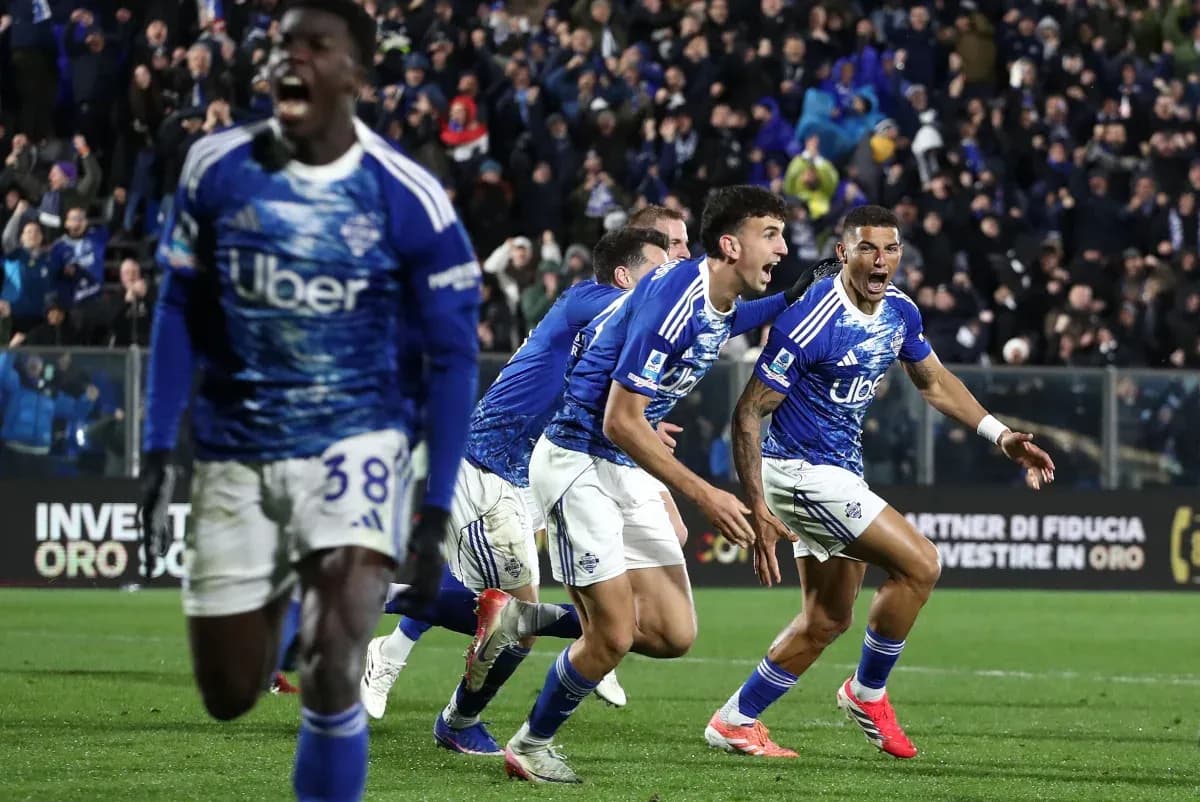 Joueurs de Como célébrant un but