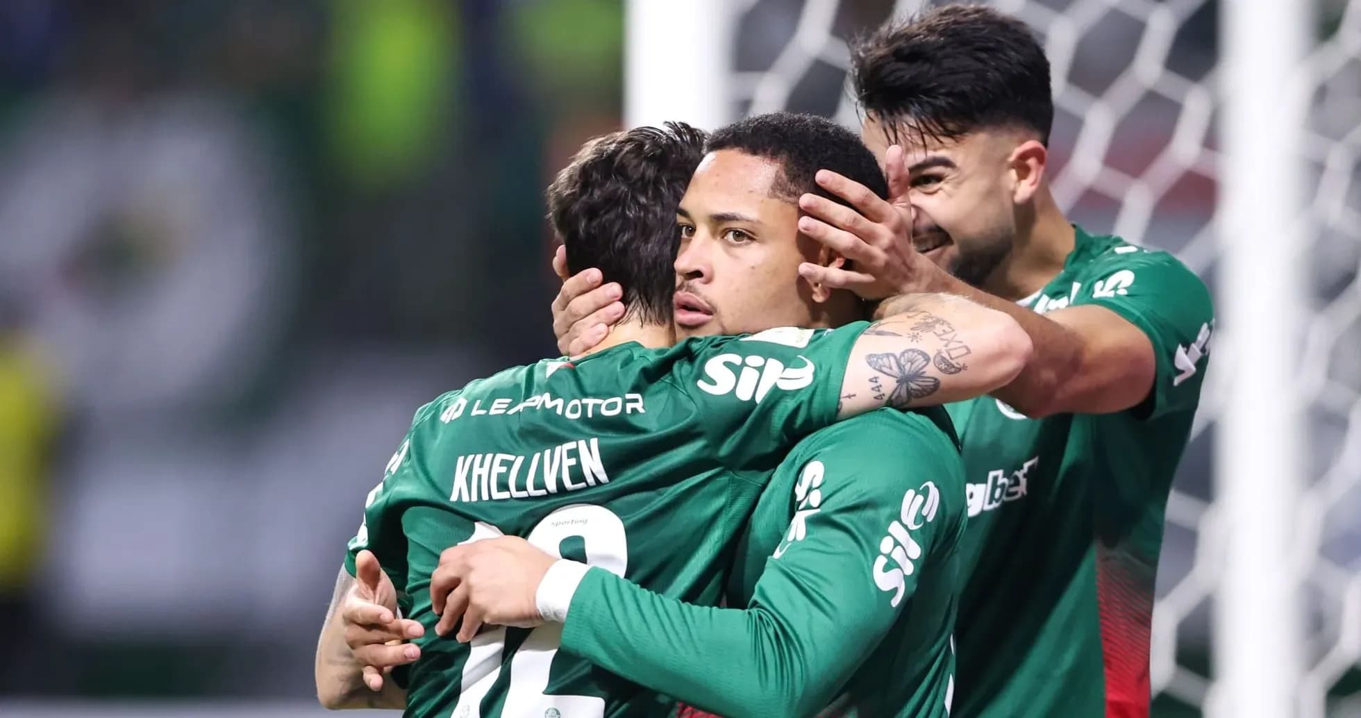 Joueurs de Palmeiras célébrant un but