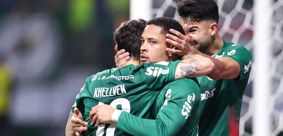 Joueurs de Palmeiras célébrant un but