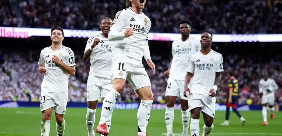 Joueurs de Real Madrid célébrant un but