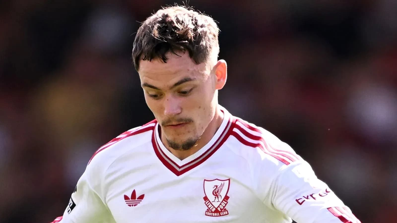 Joueur de Liverpool en action sur le terrain