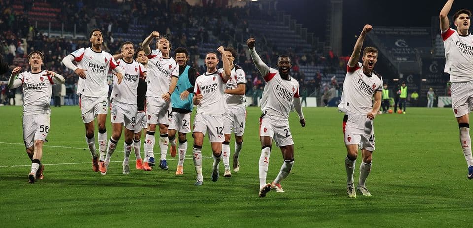 Joueurs d'AC Milan célébrant une victoire