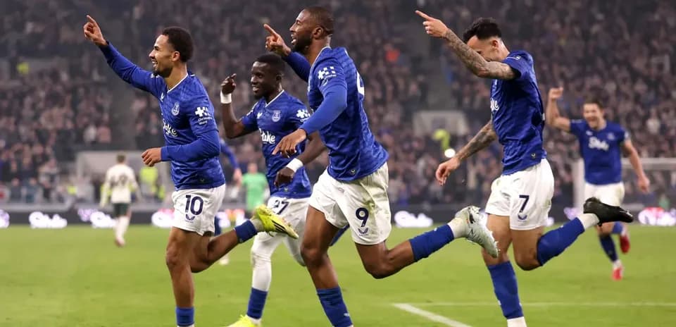 Joueurs d'Everton célébrant un but