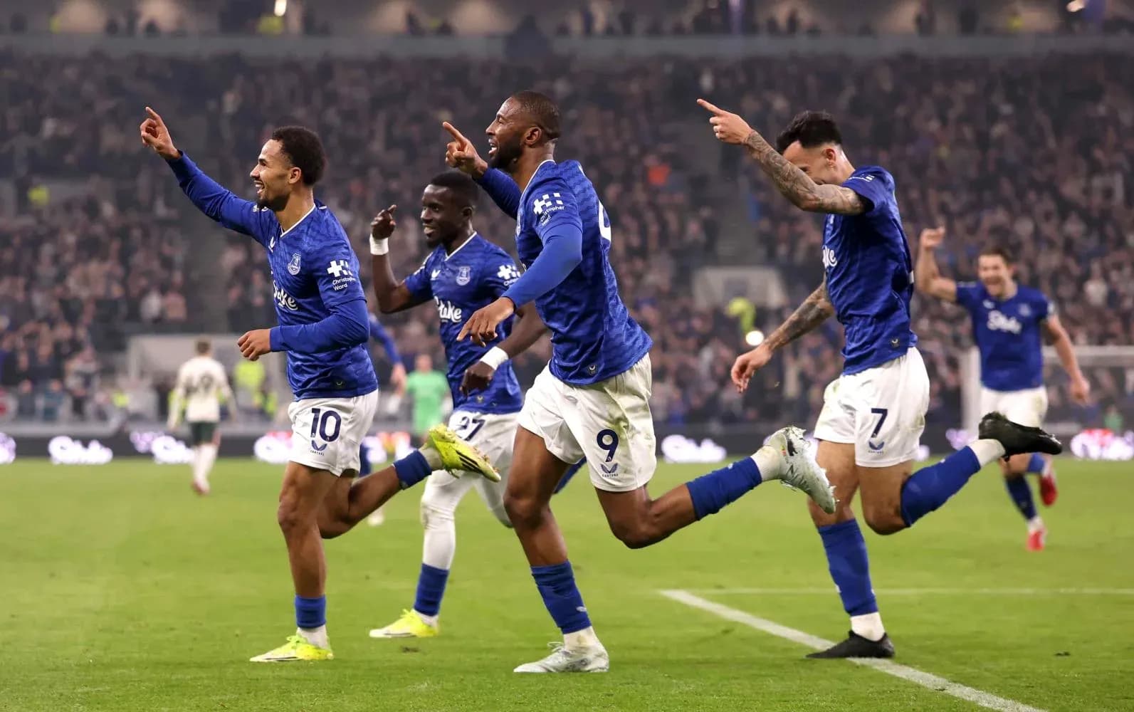 Joueurs d'Everton célébrant un but