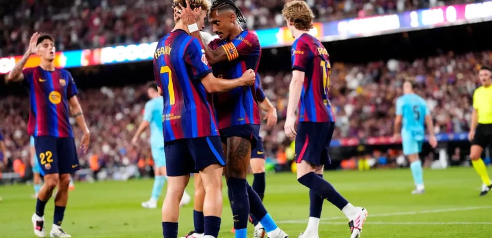 Joueurs du FC Barcelone célébrant un but