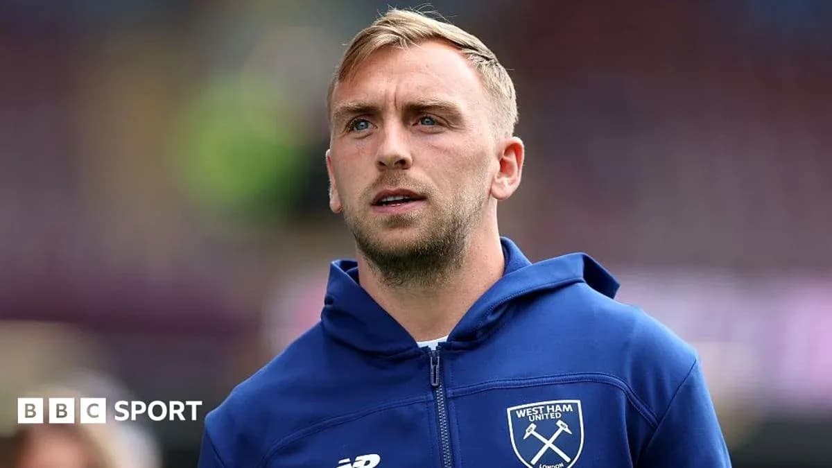 Joueur de West Ham United en tenue d'échauffement
