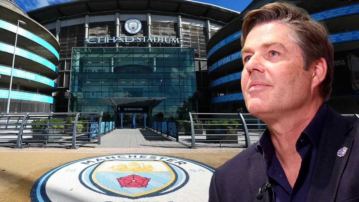 Vue de l'Etihad Stadium avec une personne au premier plan