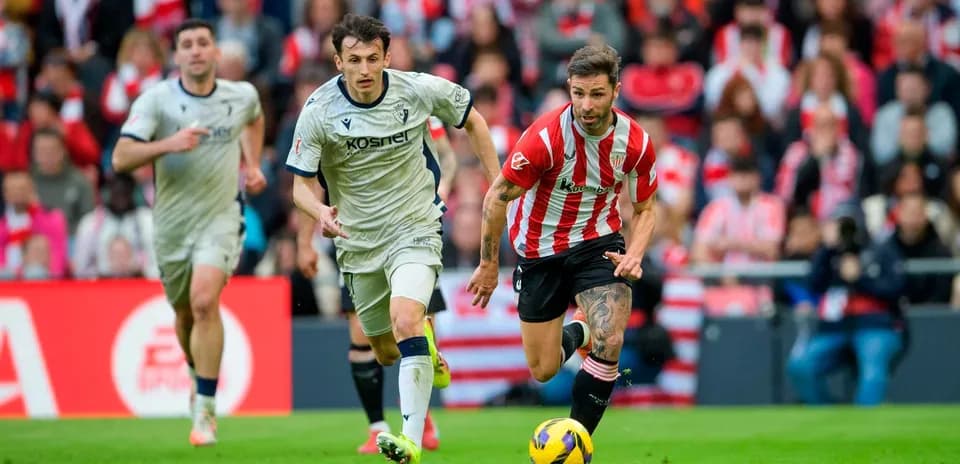 Un joueur d'Athletic Club dribble le ballon