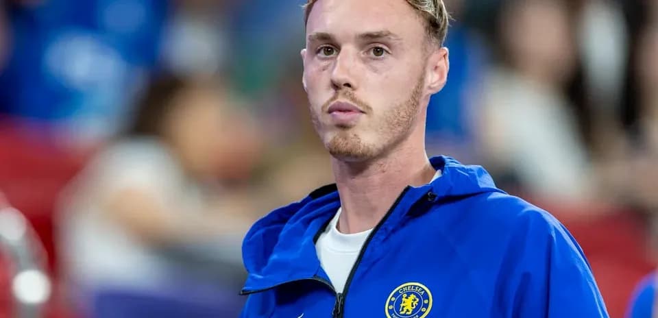Joueur de Chelsea portant une veste bleue