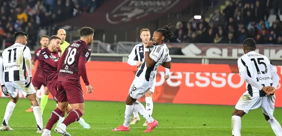 Action pendant le match Torino contre Juventus