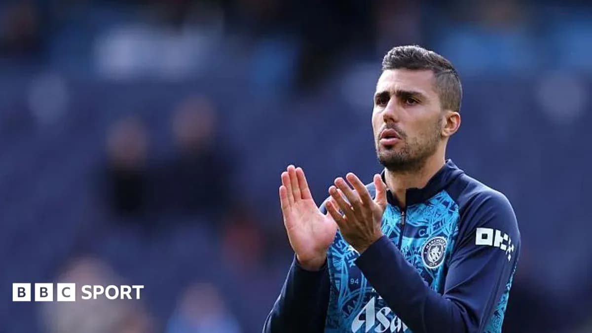 Joueur applaudissant avant le match sur le terrain