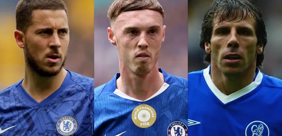 Trois joueurs de Chelsea en maillot bleu