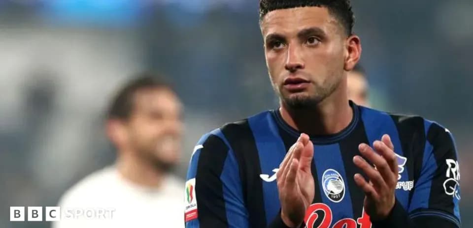 Joueur applaudit après un match avec Atalanta