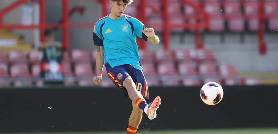Joueur espagnol effectuant un tir lors de l'entraînement