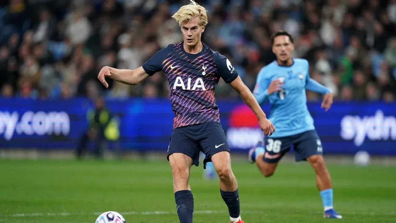 Joueur de Tottenham en action pendant le match