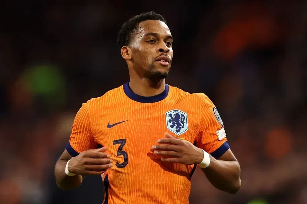 Joueur néerlandais en maillot orange sur le terrain