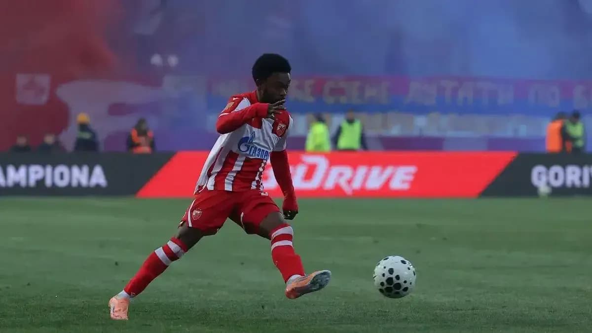 Joueur de FK Crvena Zvezda en action