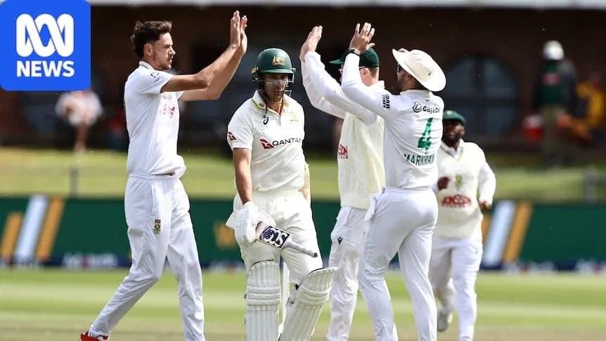 Joueurs célébrant un wicket lors du match de cricket