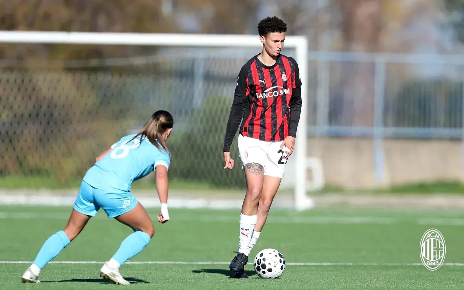 Une joueuse d'AC Milan en action