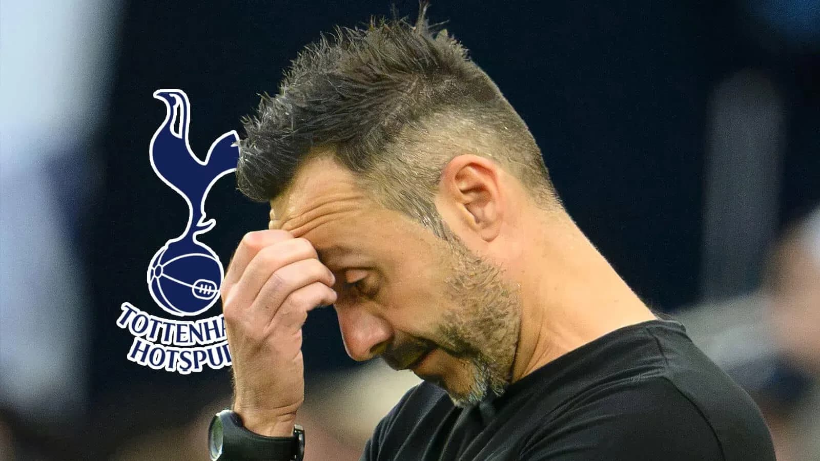 Entraîneur de Tottenham Hotspur, préoccupé pendant un match