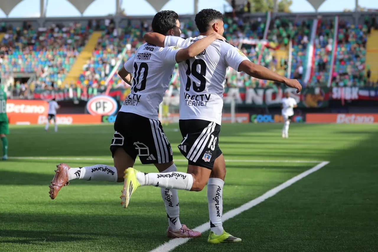 Joueurs de Colo Colo célébrant un but