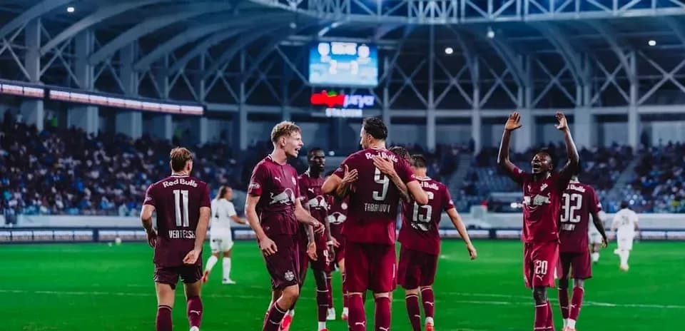 Joueurs de Red Bull Salzburg célébrant un but