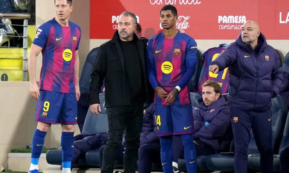 Joueurs et entraîneurs de Barcelone sur le banc