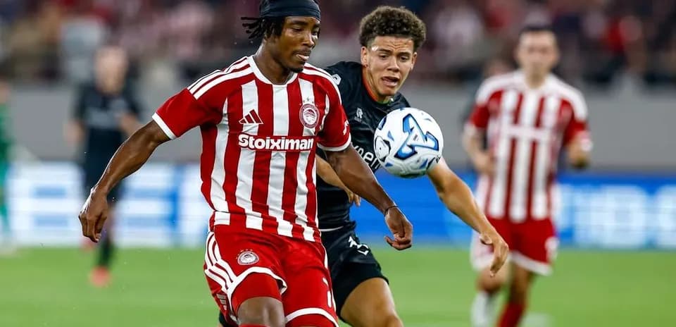 Joueurs en action lors du match de football