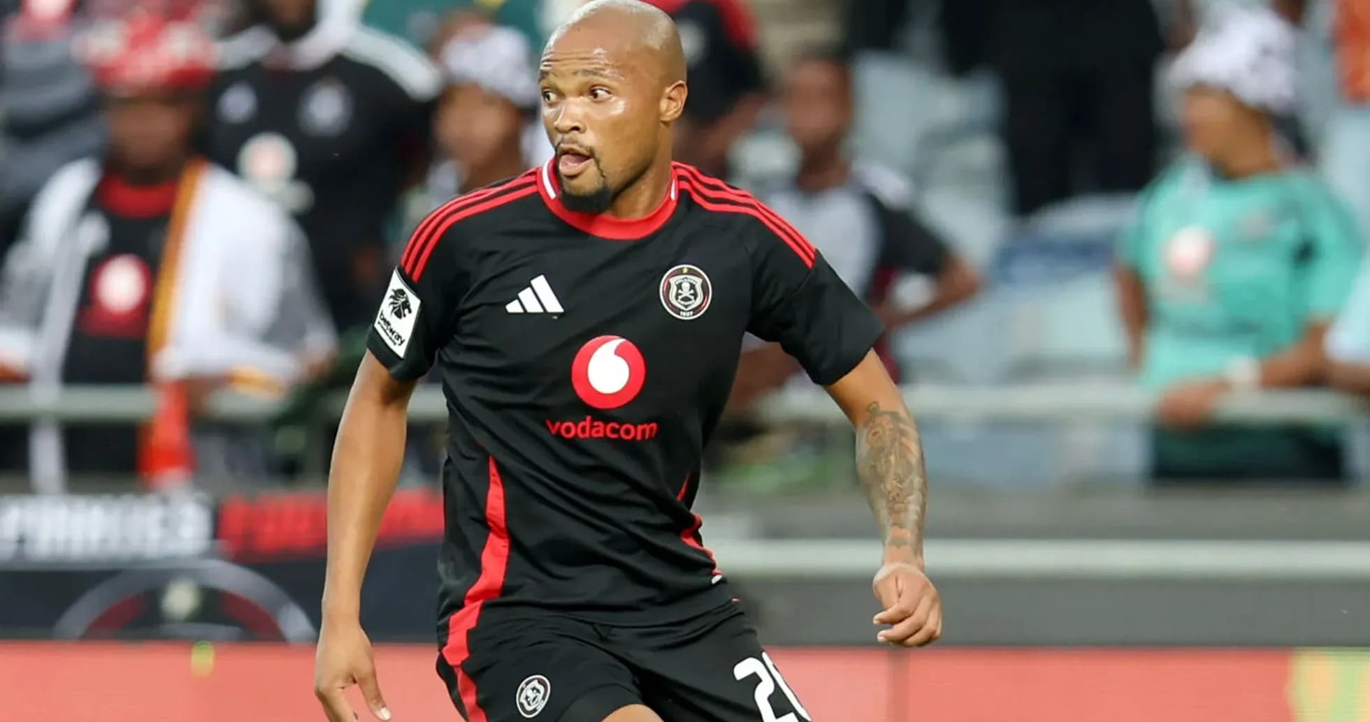 Joueur de l'Orlando Pirates en action sur le terrain