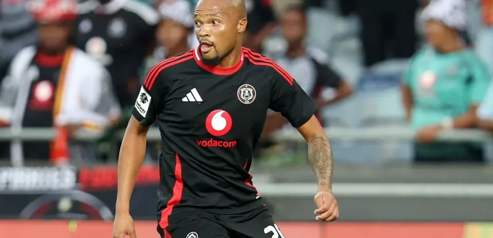Joueur de l'Orlando Pirates en action sur le terrain