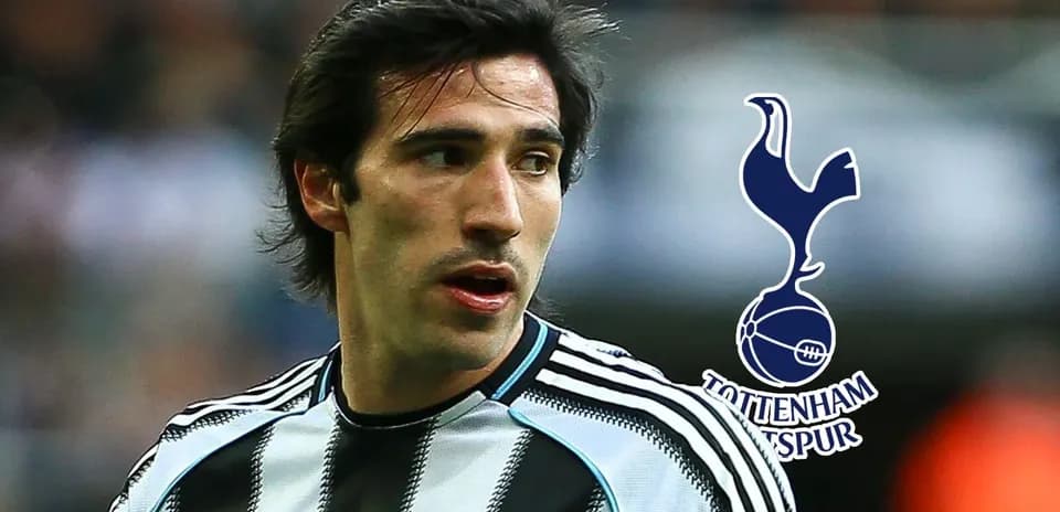 Joueur en maillot de Newcastle avec logo de Tottenham