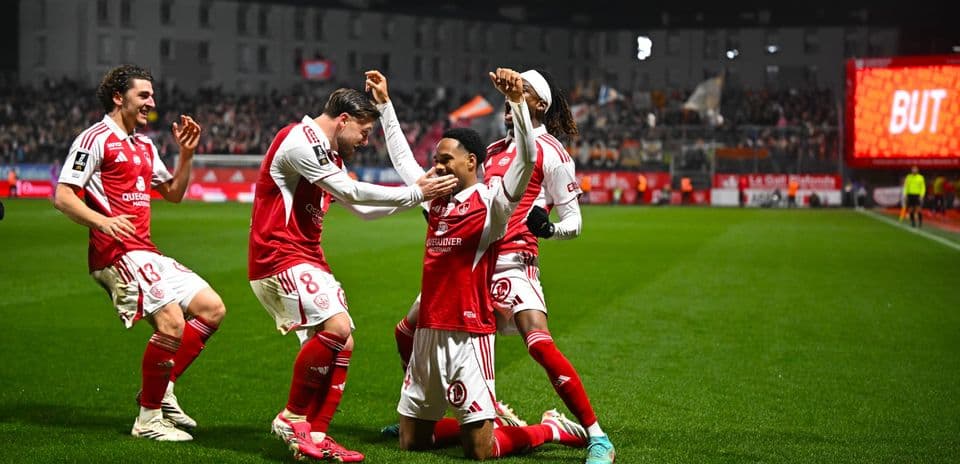 Stade Brestois 29 triomphe 2-0 contre Lorient dans le derby breton