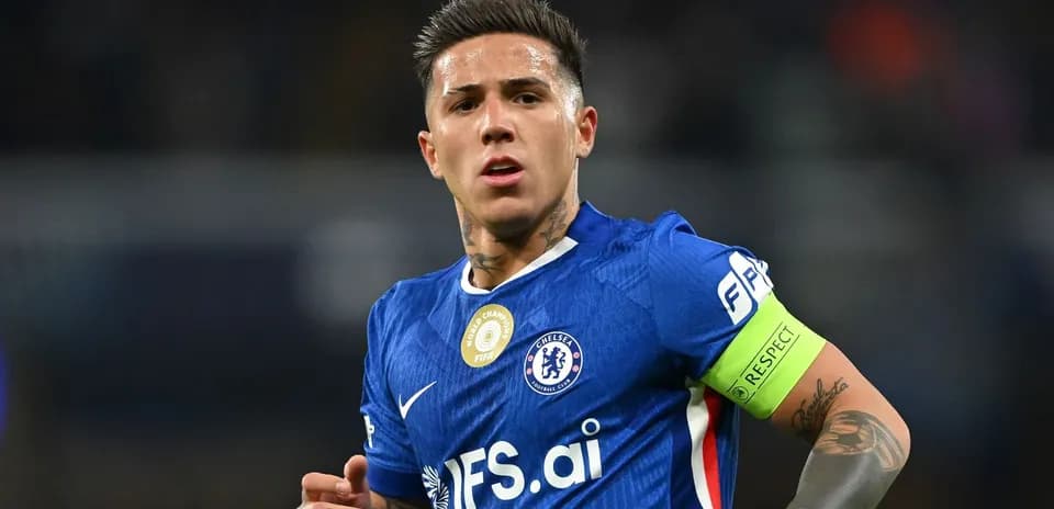Joueur de Chelsea portant un brassard de capitaine