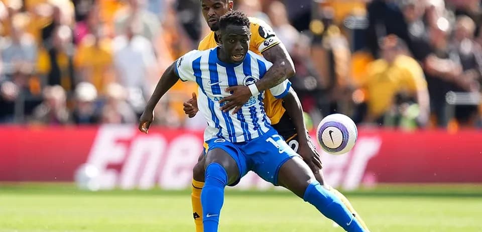 Deux joueurs en compétition pendant un match