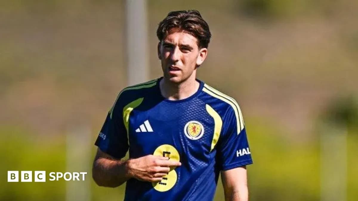 Joueur en entraînement avec maillot de l'équipe écossaise