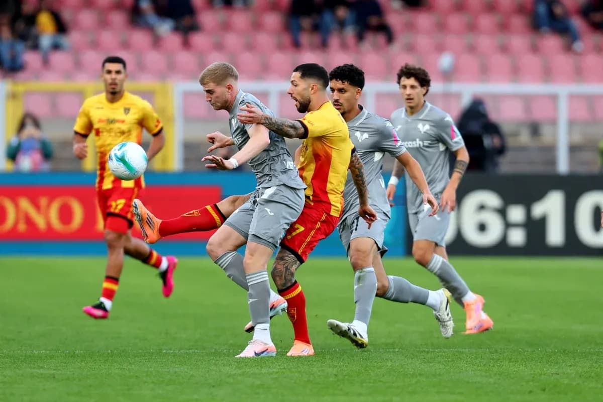 Joueurs en action lors du match Hellas Verona contre Lecce