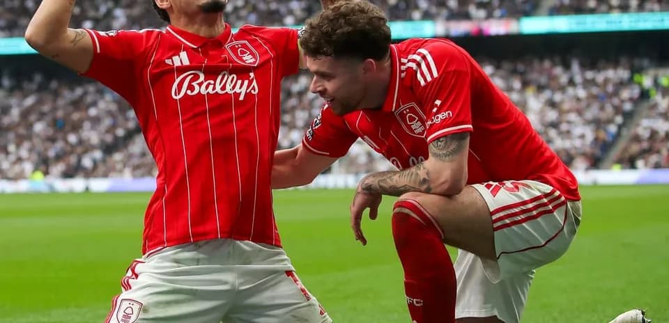 Joueurs de Nottingham Forest célébrant un but
