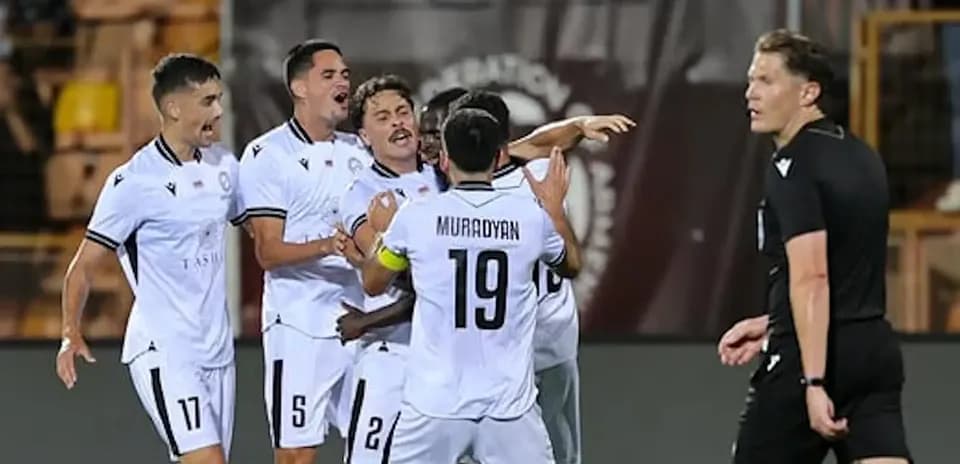 Joueurs d'Ararat-Armenia célébrant un but