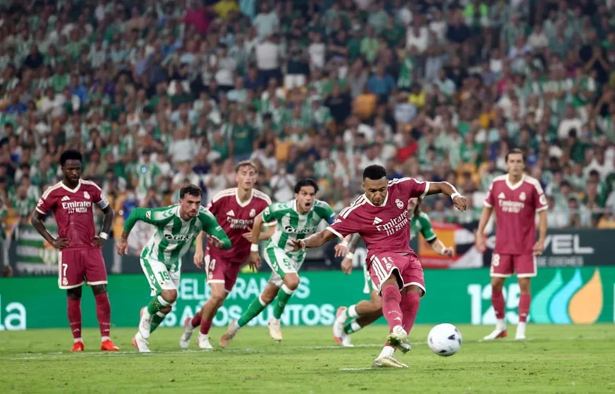 Joueur tirant un penalty lors du match