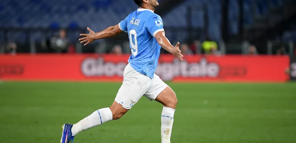 Joueur de la Lazio célébrant un but