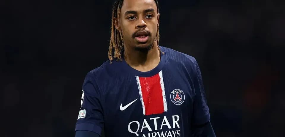 Joueur du PSG en action sur le terrain