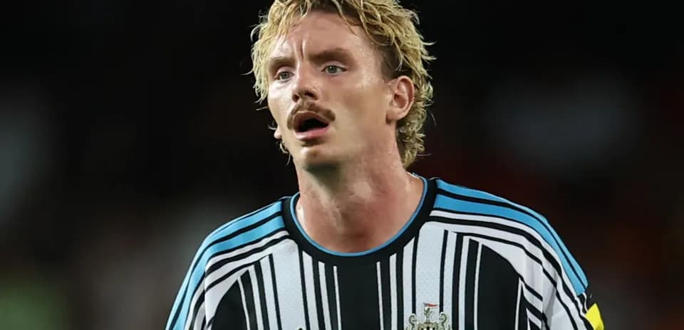 Joueur de Newcastle United en action sur le terrain