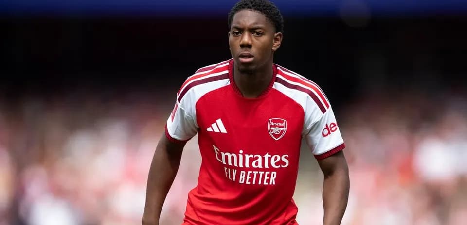 Joueur d'Arsenal en action sur le terrain