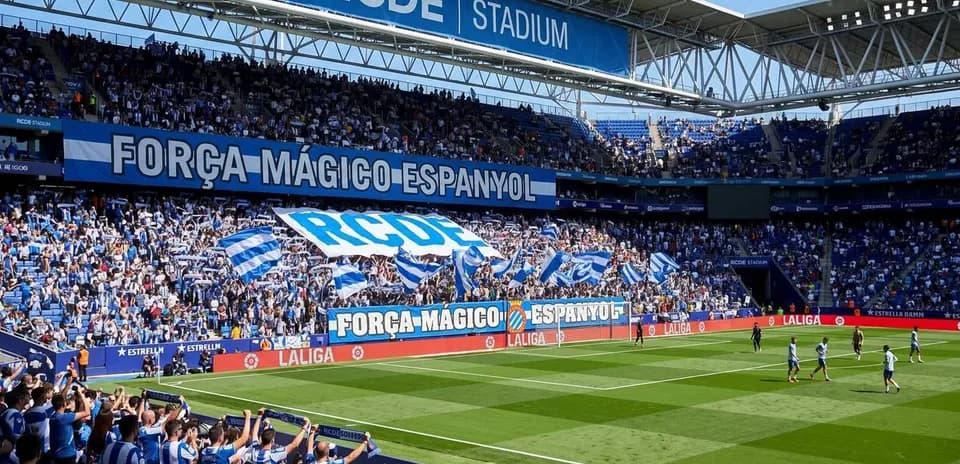 Supporters d'Espanyol au stade RCDE