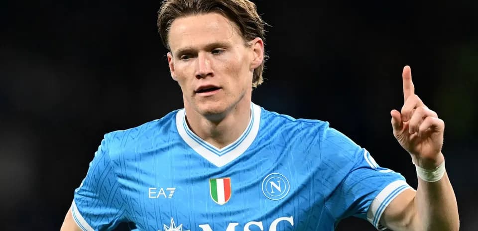 Joueur de Naples célébrant un but sur le terrain
