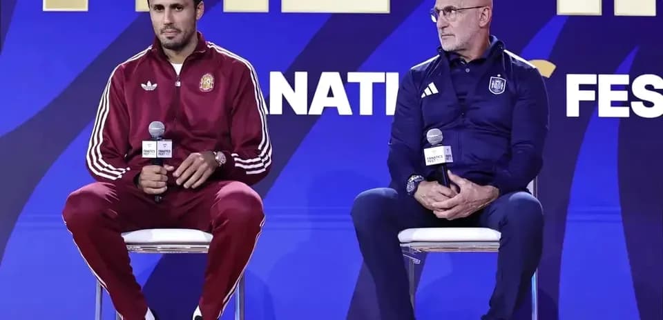 Deux entraîneurs lors d'une conférence de presse